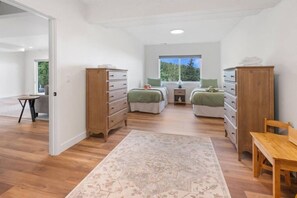 4 bedrooms, desk, iron/ironing board, travel cot