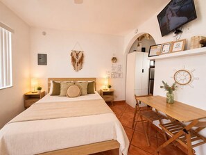 1 Schlafzimmer, Schreibtisch, Bügeleisen/Bügelbrett, Reisekinderbett