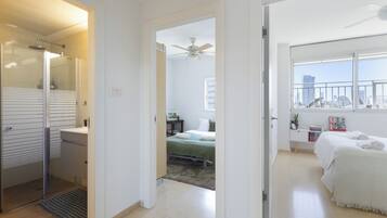 2 bedrooms, iron/ironing board, free WiFi