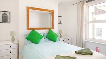 2 bedrooms, desk, iron/ironing board, WiFi