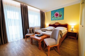 Comfort Suite, Balcony | 1 bedroom, in-room safe, soundproofing, cots/infant beds