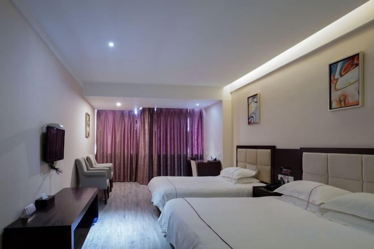 Deluxe Family Room