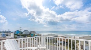 Property grounds - Barefoot Bumblebee - 2nd Row 5BR Home - Ocean Views from Decks and Porches (Surf City)