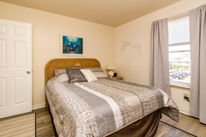 Room - Dolphin Watch - Enjoy ocean views from your private balcony/porch. (Surf City)