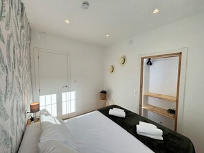 1 bedroom, iron/ironing board, WiFi, bed sheets - Pueblo Marino, Oasis Junto al mar de la Araña, by Sol Maestranza (Málaga)