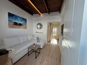 Living area - Pueblo Marino, Oasis Junto al mar de la Araña, by Sol Maestranza (Málaga)