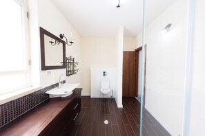 Villa | Bathroom | Shower, free toiletries, hair dryer, towels - HaSharon Tranquil Villa by Sea N' Rent (Hod HaSharon)