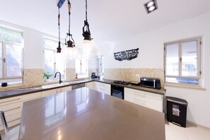 Villa | Private kitchen | Electric kettle, toaster - HaSharon Tranquil Villa by Sea N' Rent (Hod HaSharon)