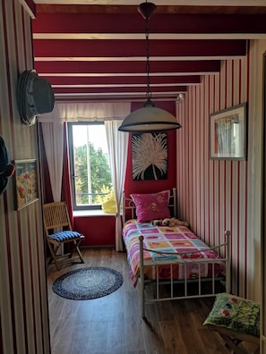 3 bedrooms, free WiFi, bed sheets