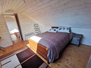 3 bedrooms, free WiFi, bed sheets