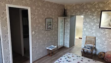 3 bedrooms, free WiFi, bed sheets