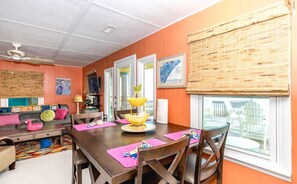 Dining - Montana Cafe- cozy & beachy, modern design & comfortable furnishings (Surf City)