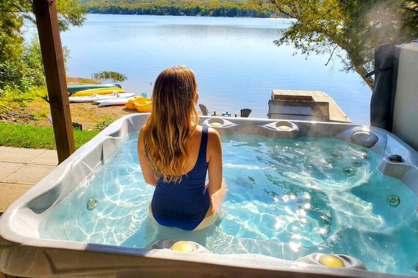 Outdoor spa tub
