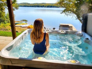 Outdoor spa tub
