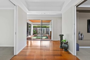 Interior - Coaster By Khove Summ (Upper Coomera)