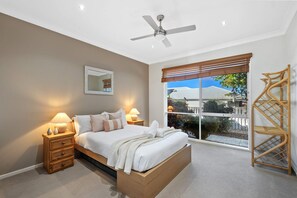 5 bedrooms, iron/ironing board, WiFi, bed sheets - Coaster By Khove Summ (Upper Coomera)
