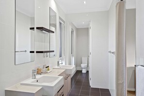 Douche, serviettes fournies