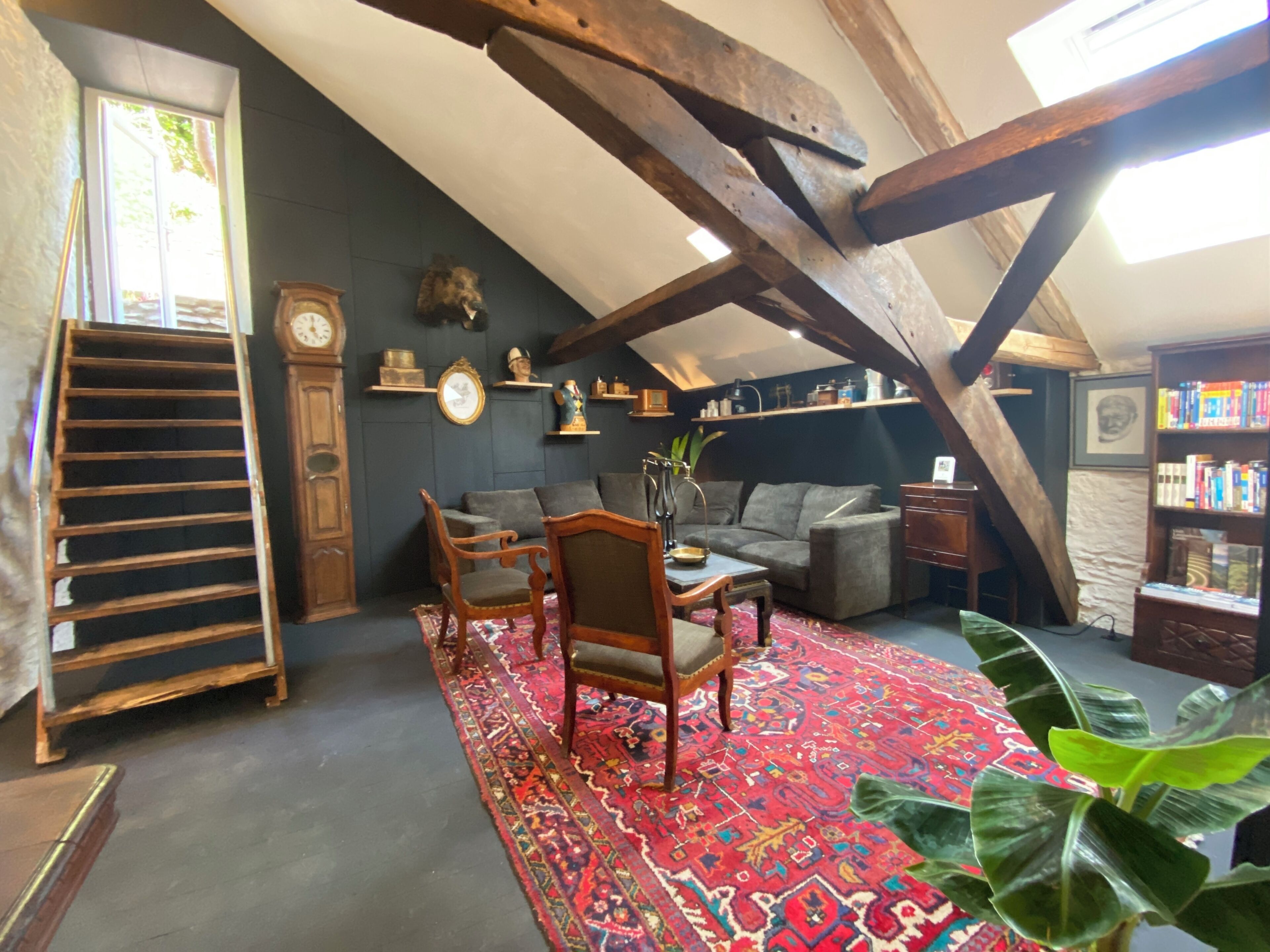 المنشأة من الداخل