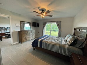 2 bedrooms, iron/ironing board, free WiFi, bed sheets - Cooperstown Double Play Lodge Unit B Near HOF (Cooperstown)