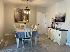 Dining - Cooperstown Double Play Lodge Unit B Near HOF (Cooperstown)