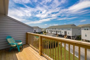 Property grounds - Shangri La - 2BR Turtle Cove Townhouse Near Pool (Surf City)