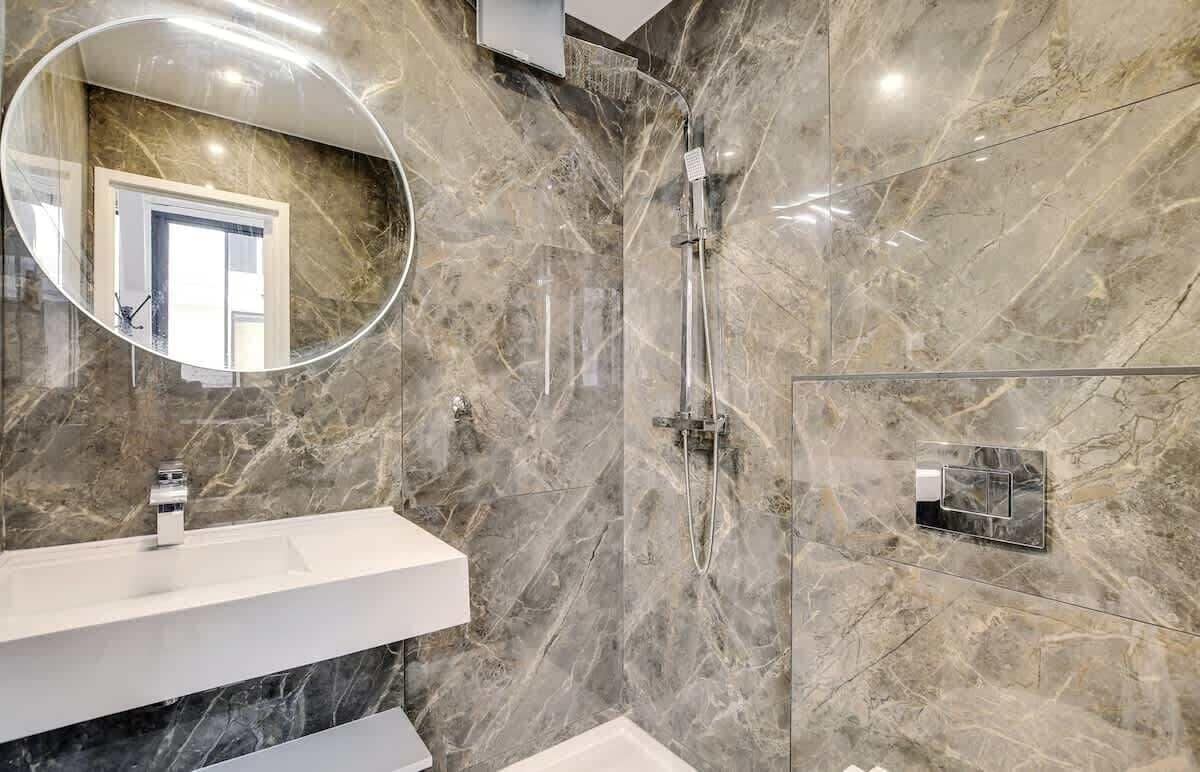 Douche, sèche-cheveux