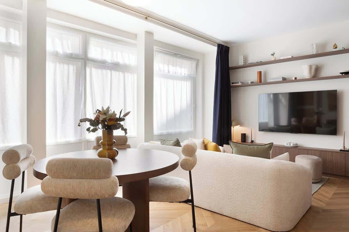 Televisión y oficina 