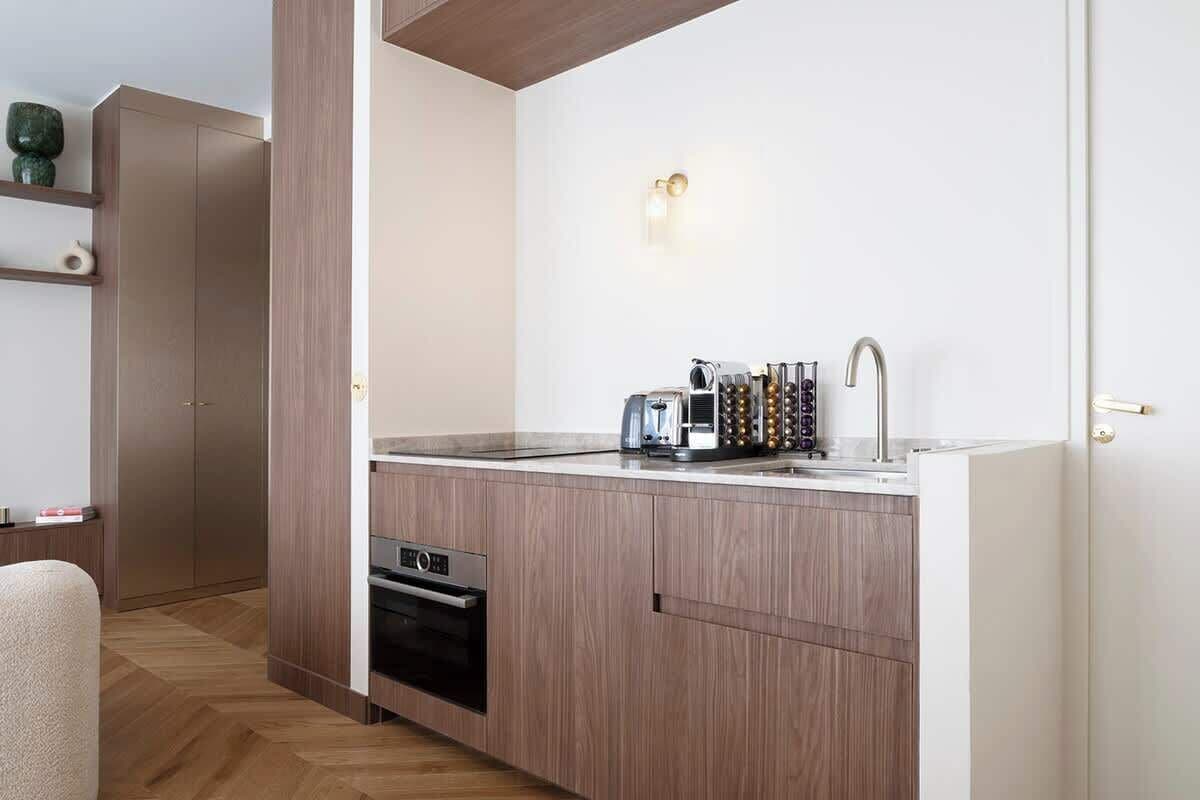 Køleskab, mikrobølgeovn, ovn, kogeplade