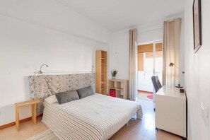 2 chambres, fer et planche à repasser, Wi-Fi, draps fournis