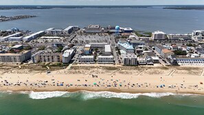 Beach - Bright and Airy Studio only steps from the sand! (Ocean City)