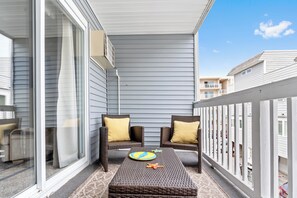 Terrace/patio - Bright and Airy Studio only steps from the sand! (Ocean City)