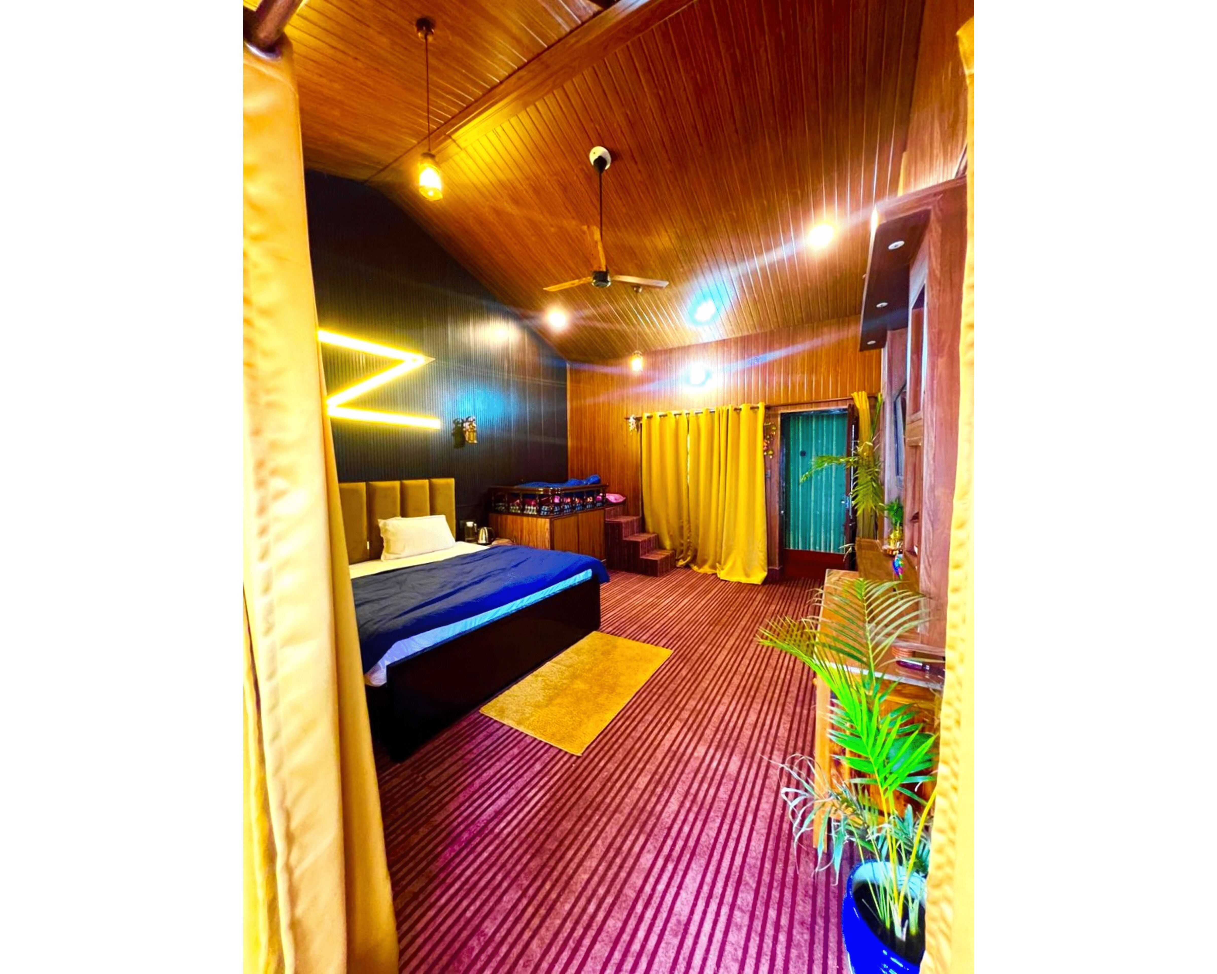 Super Deluxe Room With Balcony | Desk, laptop workspace, soundproofing, free WiFi