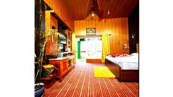 Työpöytä, kannettavalle tietokoneelle sopiva työtila, äänieristys