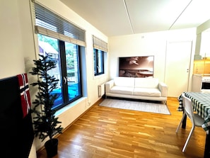 Smart TV, fireplace - Enjoy Nordic historical culture from Family-friendly Charming 2bedroom (Oslo)