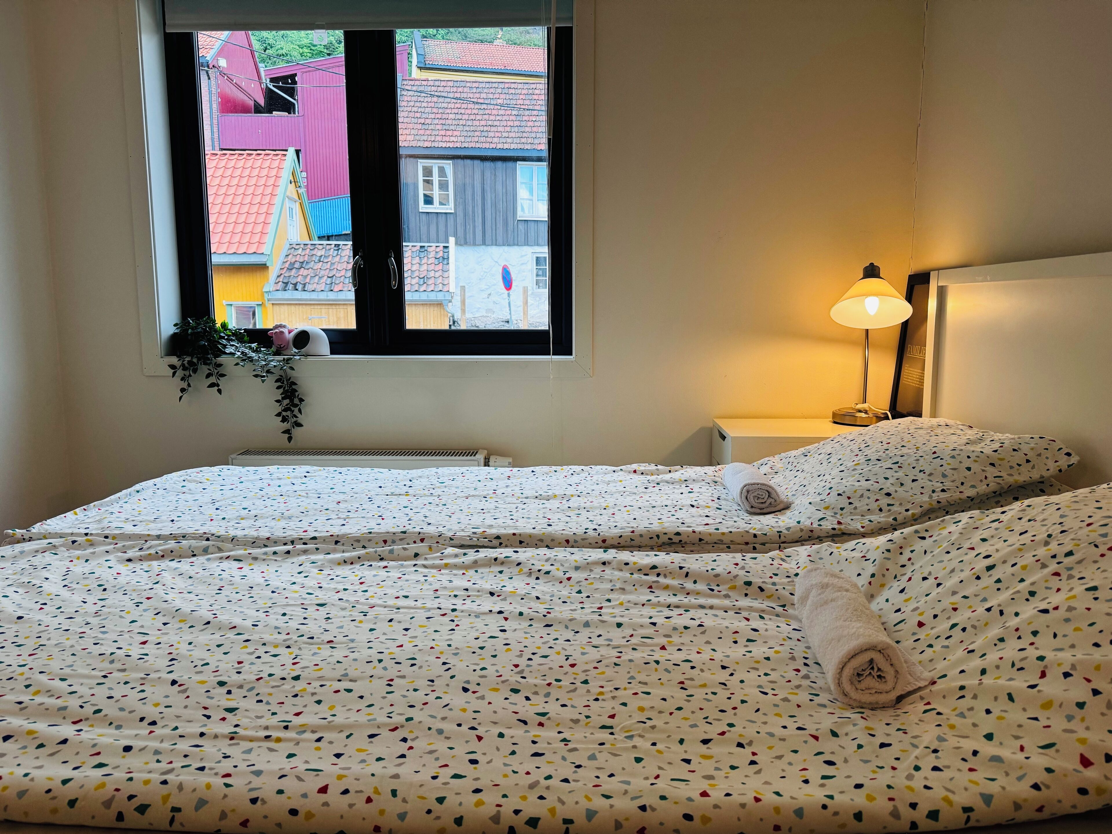 3 soverom, strykejern/-brett, wi-fi (inkludert) og sengetøy