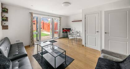 Charming 3 Bedroom House in Reading