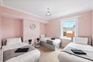 House | 5 bedrooms, iron/ironing board, free WiFi, bed sheets - Reading Retreat Spacious 5 Bedroom House (Reading)