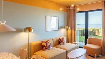 Accessible Large Studio Ocean View | Opholdsområde | Smart-tv