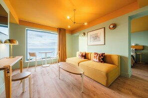 Studio Ocean View | Laptop workspace, iron/ironing board, free WiFi, bed sheets - SeaSpace (Newquay)