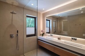 Shower, hair dryer, bidet, towels - Villa Lux Natura in Porec (Porec)