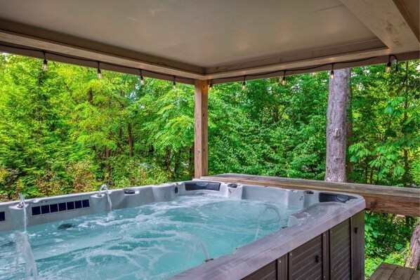 Tina de hidromasaje al aire libre