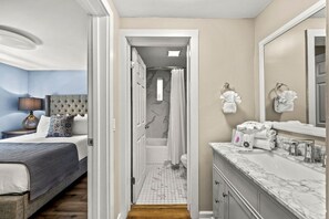 3 bedrooms, iron/ironing board, free WiFi, bed sheets - A Stone's Throw: DogFriendly •WalkToTown •HotTub (Gatlinburg)