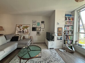 Fernseher, Stereoanlage, Arbeitsbereiche