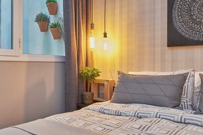 2 bedrooms, down duvets, iron/ironing board, cots/infant beds - Solaga - Somera (Málaga)