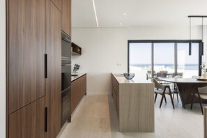 Réfrigérateur, micro-ondes, four, lave-vaisselle