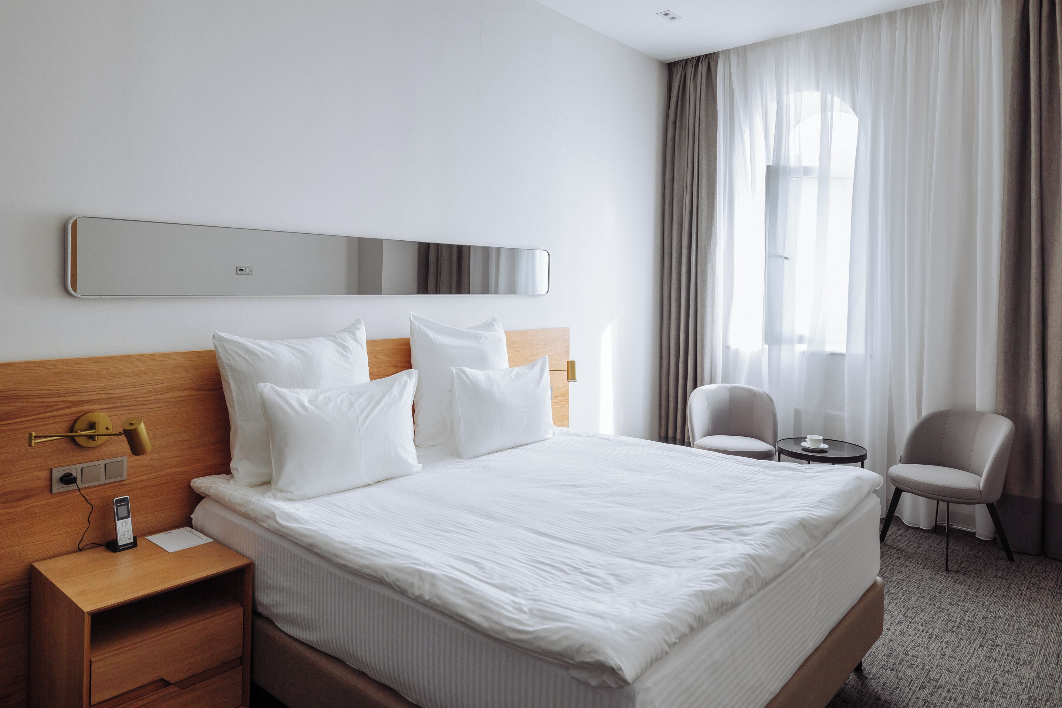 Kamar Deluks, 1 Tempat Tidur King dengan tempat tidur Sofa, pemandangan kota | Minibar dan didekorasi berbeda-beda