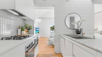 Cookware/dishes/utensils