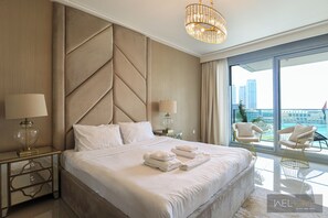 Leilighet – deluxe, balkong, byutsikt | 2 soverom, strykejern/-brett og wi-fi (inkludert)