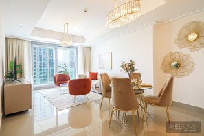 Leilighet – deluxe, balkong, byutsikt | Oppholdsområde