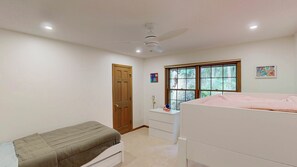 4 bedrooms, iron/ironing board, free WiFi, bed sheets